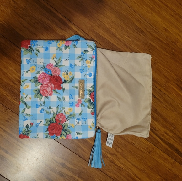 Handbags - Small makeup bag EUC